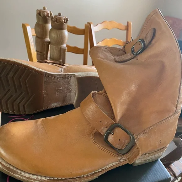 Women Frye Tan Leather Boots - Picture 1 of 3
